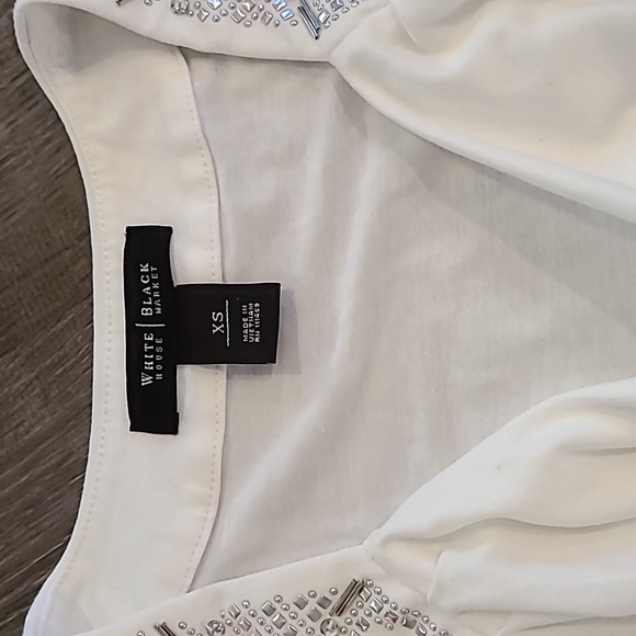 White House Black Market- White Scoop Neck Tank - Picture 3 of 5